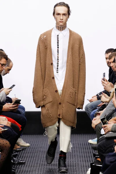 Look 3